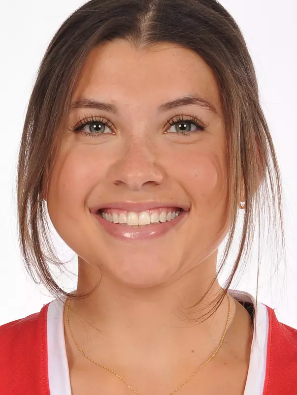 Head shot of Arielle Hammer