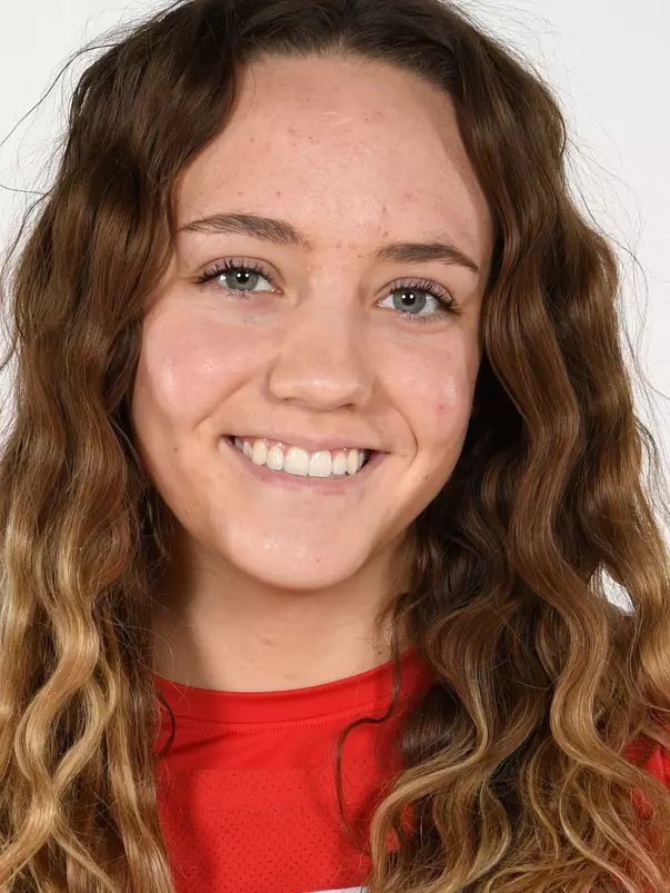 Head shot of Lauren Davenport