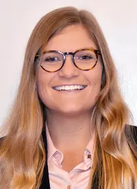 Claire Edwards headshot