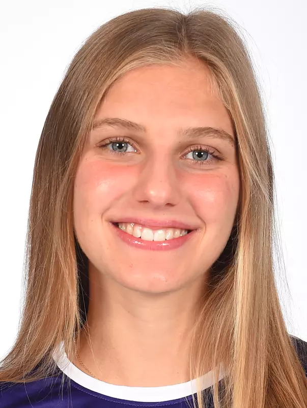 Celia Braun Headshot for 2023