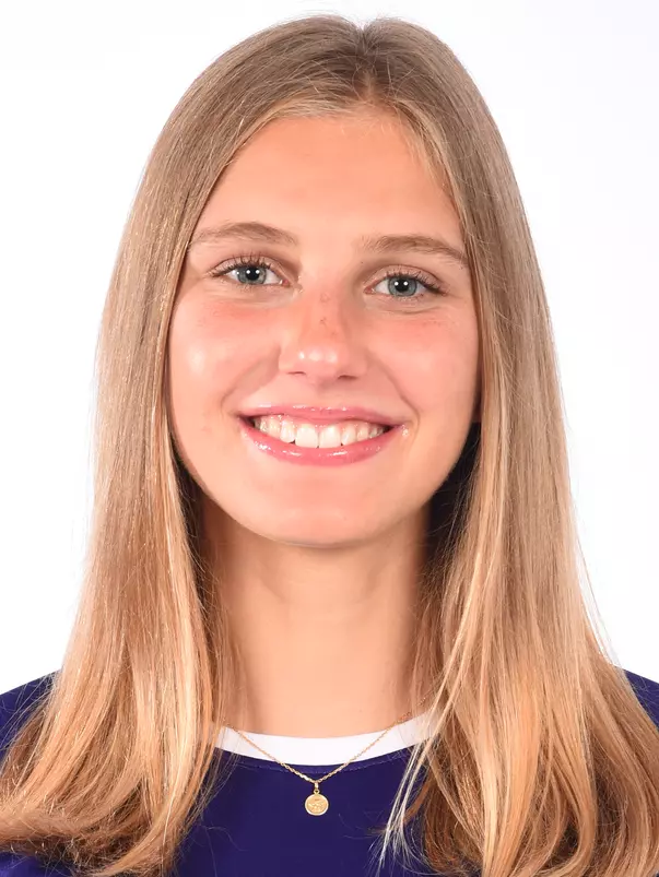 Celia Braun Headshot