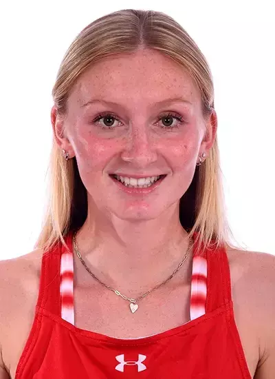 Olivia Hammer - 25 headshot