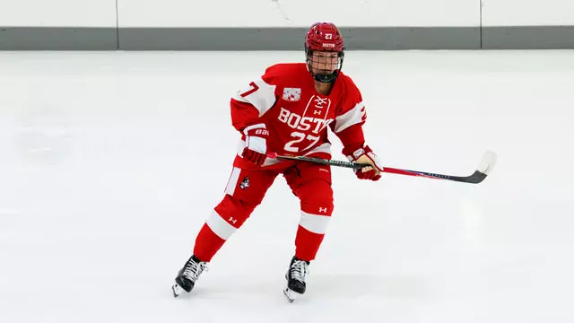 Keira Healey playing hockey at Holy Cross in 2026