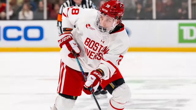 Sascha Boumedienne playing hockey