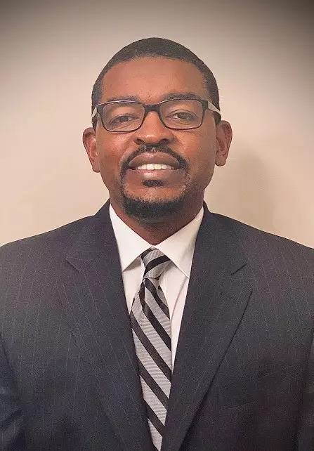 Larry Reynolds Headshot