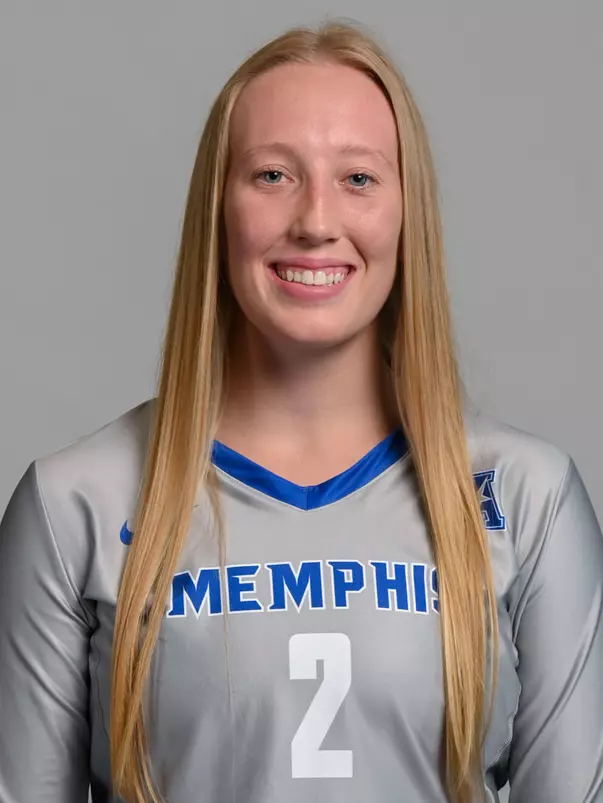 Tabytha Toelke Headshot