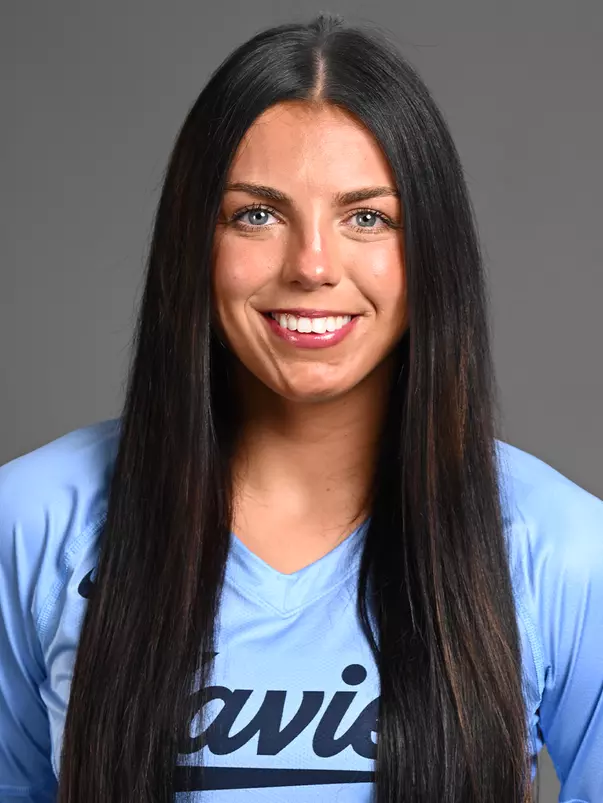 Elouise Czjackowski