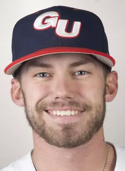 Taylor Davis Headshot