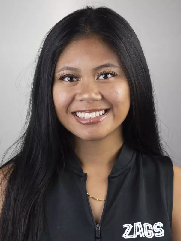Nina Novilla headshot