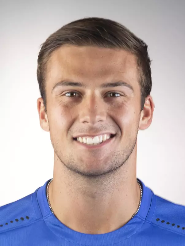 Carter Auth headshot