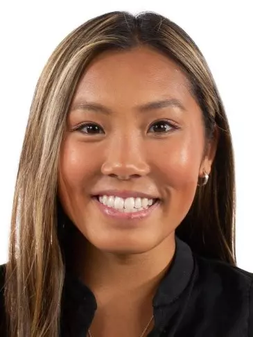 2022 headshot nguyen