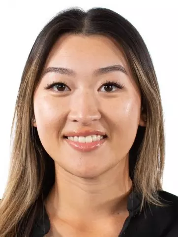 2022 headshot doung