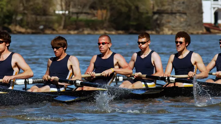 Men's Rowing Tangles The Waters at Head of the Charles