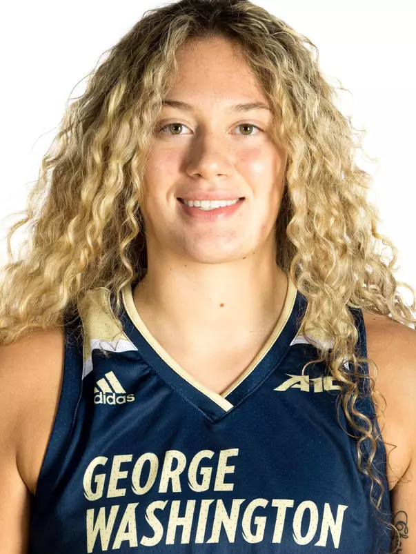 Caranda Perea headshot