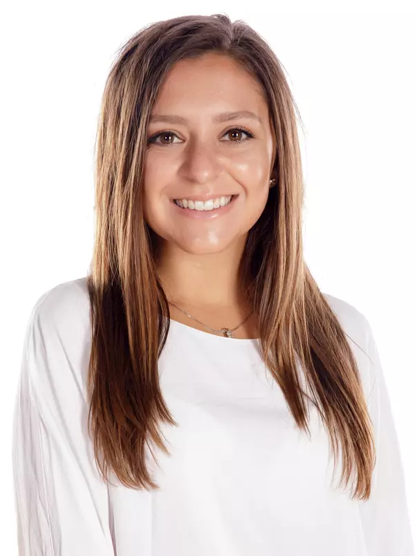 Rebecca Barron Headshot