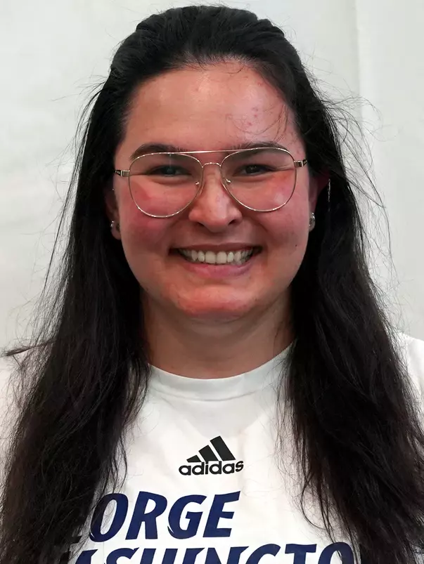 Hannah Roche headshot