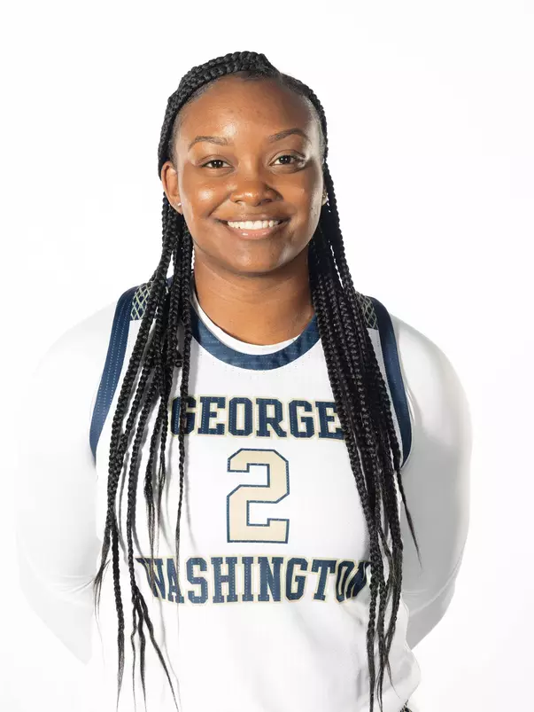 Sierra Bell headshot