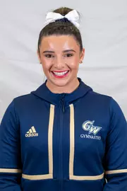 Cyd Crasa headshot
