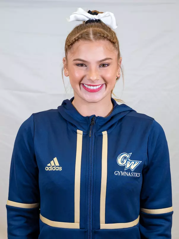 Olivia Raymond headshot