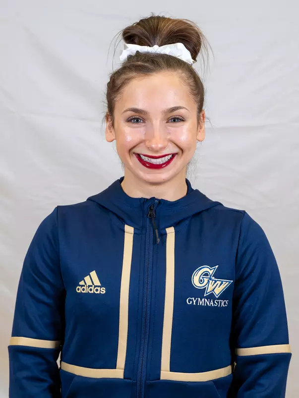 Olivia Zona headshot