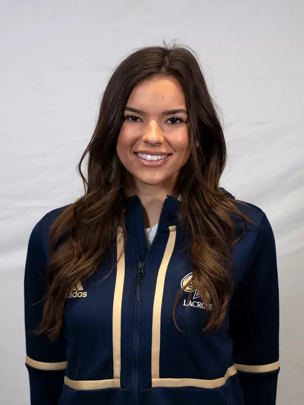Tori Hampton headshot