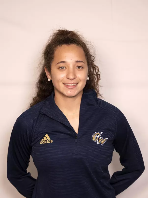 Elizabeth Cruz headshot