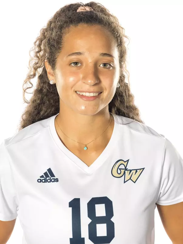 Elizabeth Cruz headshot