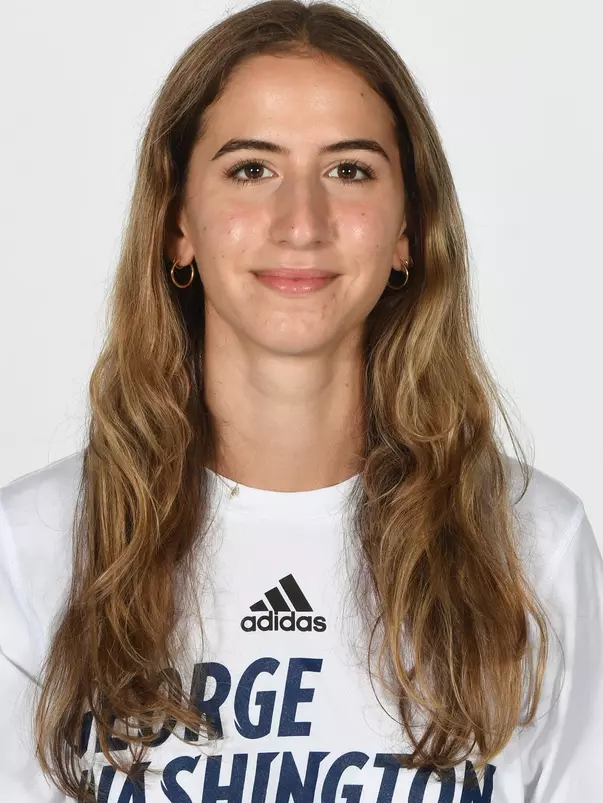 Aylin Karagozoglu headshot