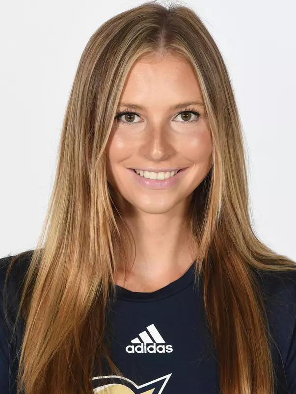 Alexandra Vesikallio headshot