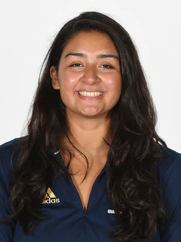 Isabel Berdecio headshot