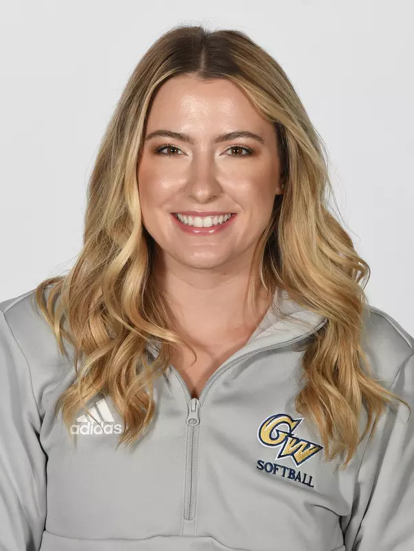 Maddy Dwyer Headshot