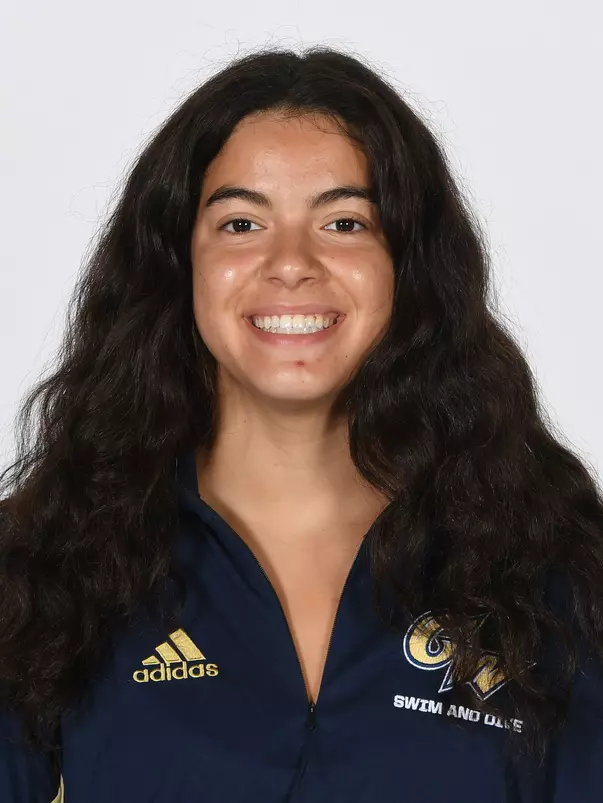 Moriah Freitas headshot