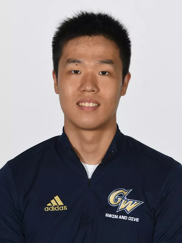 Zach Hu headshot