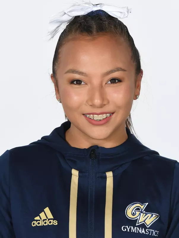 Julia Peters headshot