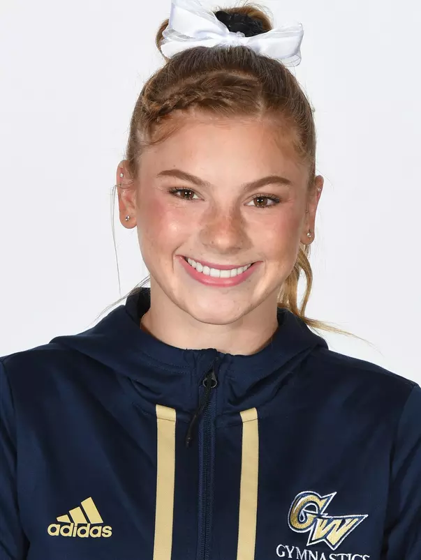 Olivia Raymond headshot
