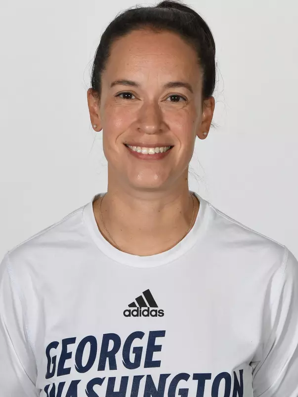 Marci Robles headshot