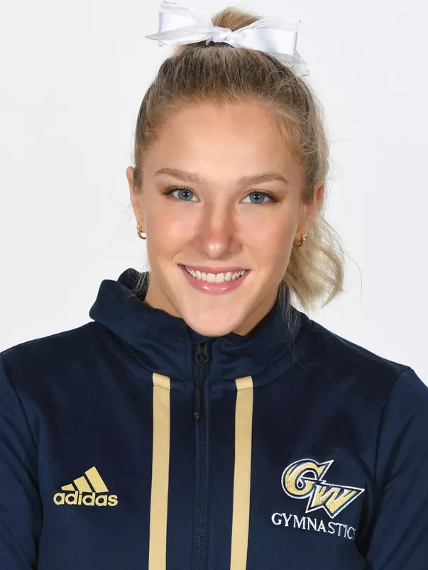 Simone Banen headshot