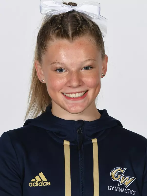 Madison Steskal headshot