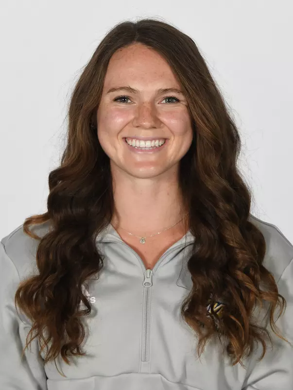 Olivia Vinyard Headshot