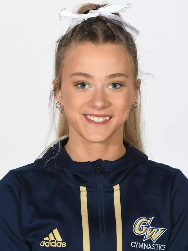 Sarah Zois headshot