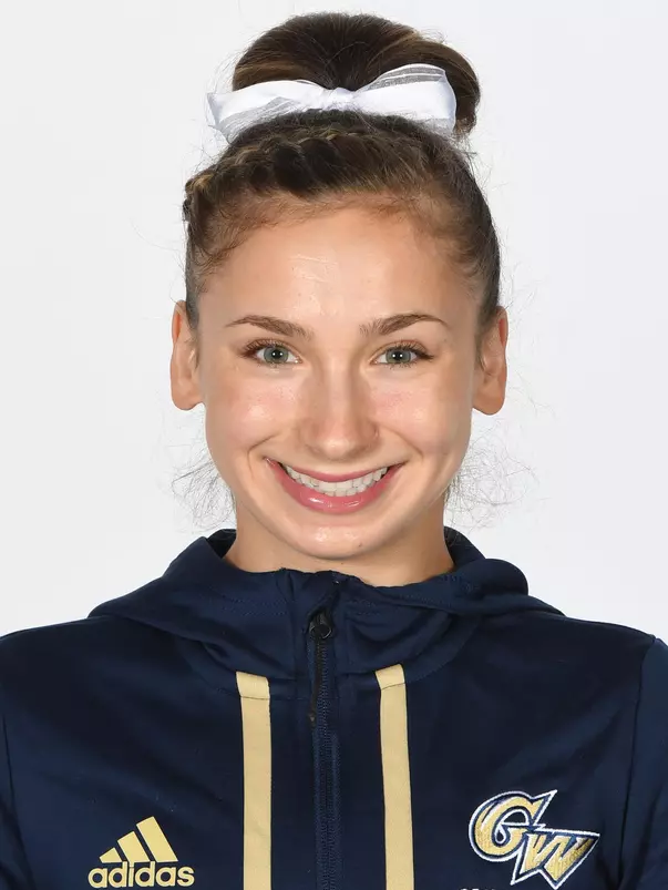 Olivia Zona headshot