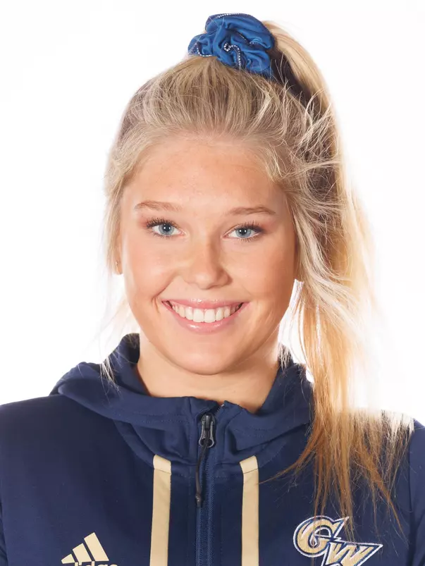 Madi McMullen headshot