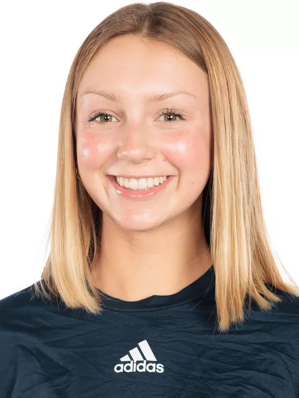 Mia Cremona headshot