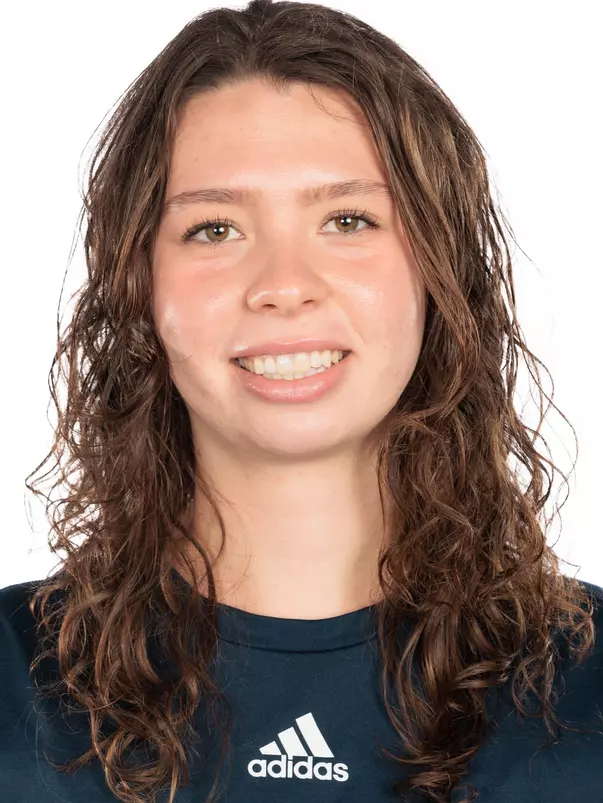 Natalie Kreusch headshot