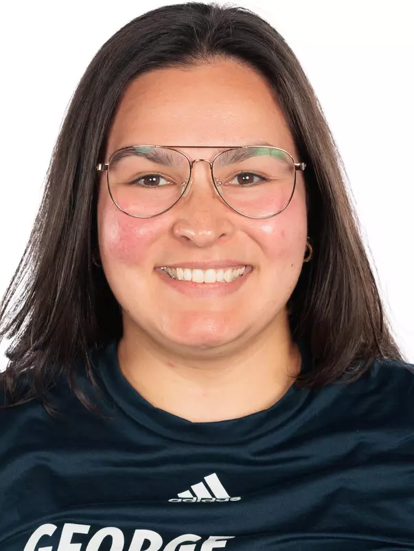 Hannah Roche headshot