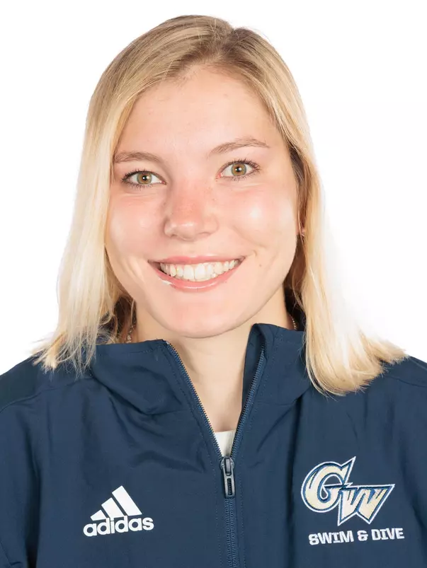 Siena Senn Headshot