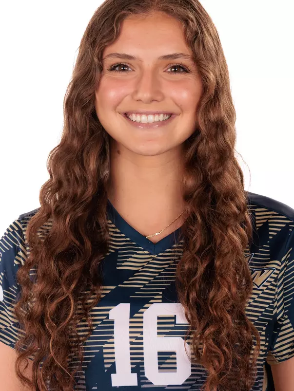 #16 Abby Mansoor Headshot