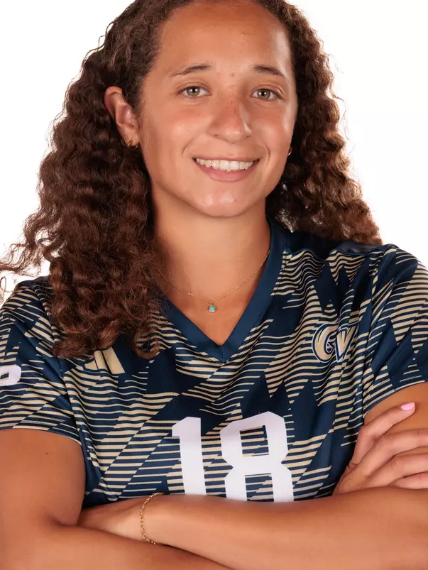 #18 Elizabeth Cruz Headshot