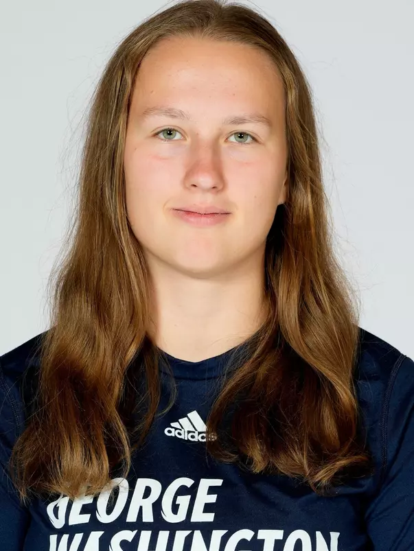 Annika Salwiczek headshot