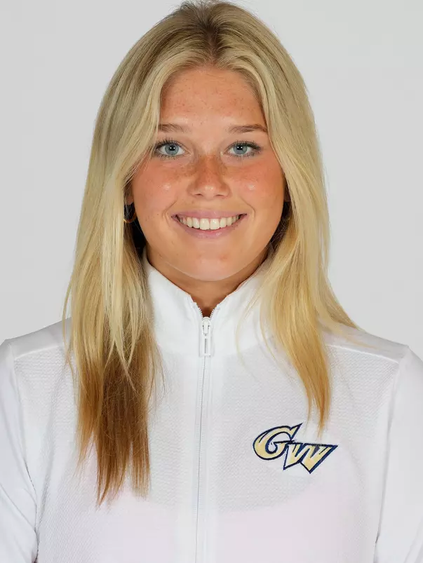 Madi McMullen Headshot
